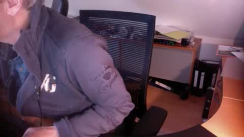 Snapshot of amor2200 chatting on 02.23.25 Amor2200 online show from 02.23.25