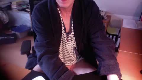 Snapshot of amor2200 chatting on 10.04.25 Amor2200 online show from 10.04.25