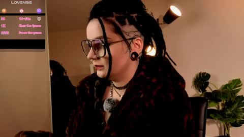 Snapshot of amorefae chatting on 04.01.26 amore online show from 04.01.26