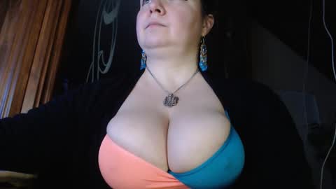 Snapshot of amorelara chatting on 01.10.25 amorelara online show from 01.10.25