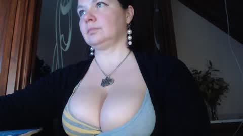 Snapshot of amorelara chatting on 01.31.25 amorelara online show from 01.31.25