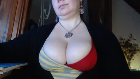 Snapshot of amorelara chatting on 02.02.25 amorelara online show from 02.02.25