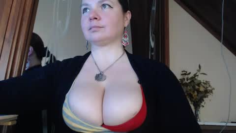 Snapshot of amorelara chatting on 02.10.25 amorelara online show from 02.10.25