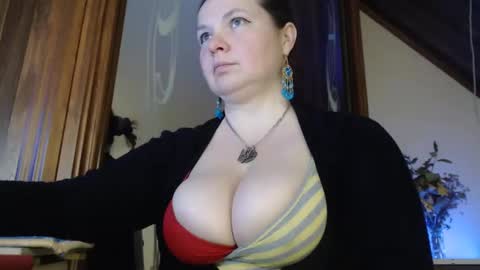 Snapshot of amorelara chatting on 02.17.25 amorelara online show from 02.17.25