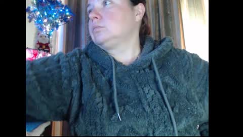 Snapshot of amorelara chatting on 10.13.25 amorelara online show from 10.13.25