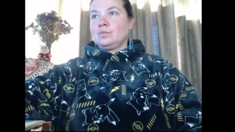 Snapshot of amorelara chatting on 10.19.25 amorelara online show from 10.19.25