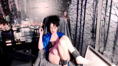 Snapshot of amour_sweet chatting on 12.18.25 Sarah online show from 12.18.25