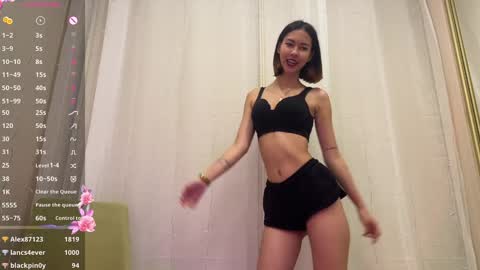 Amura Kim online show from 01.10.25