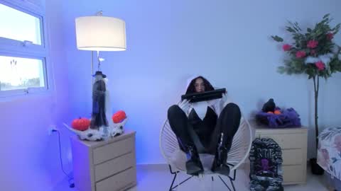 Amely online show from 10.31.25