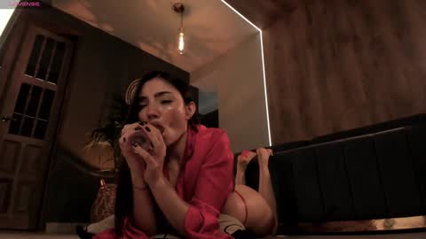 Snapshot of amyarmstrong chatting on 01.08.25 Amy Armstrong online show from 01.08.25