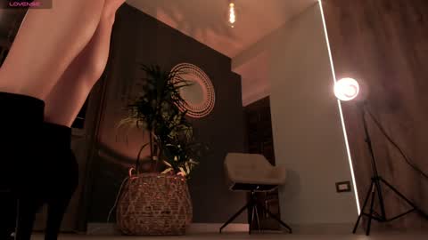 Snapshot of amyarmstrong chatting on 01.10.25 Amy Armstrong online show from 01.10.25