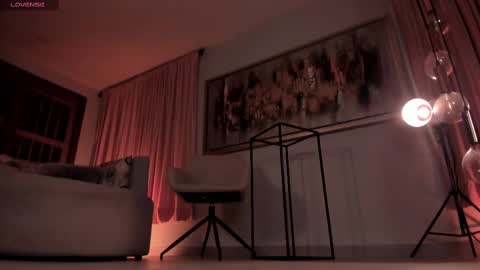 Snapshot of amyarmstrong chatting on 02.24.25 Amy Armstrong online show from 02.24.25