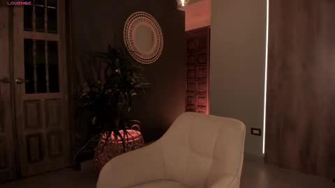 Snapshot of amyarmstrong chatting on 02.28.25 Amy Armstrong online show from 02.28.25