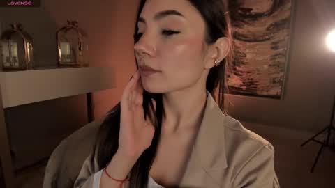 Snapshot of amyarmstrong chatting on 03.08.25 Amy Armstrong online show from 03.08.25