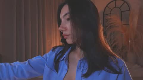 Snapshot of amyarmstrong chatting on 10.01.25 Amy Armstrong online show from 10.01.25