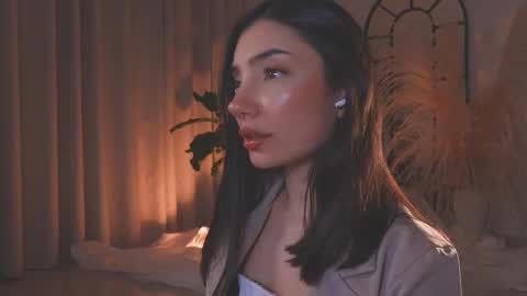 Snapshot of amyarmstrong chatting on 10.06.25 Amy Armstrong online show from 10.06.25