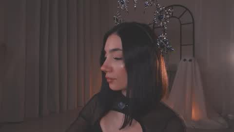 Snapshot of amyarmstrong chatting on 10.11.25 Amy Armstrong online show from 10.11.25