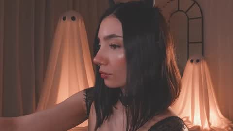 Snapshot of amyarmstrong chatting on 10.12.25 Amy Armstrong online show from 10.12.25