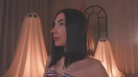 Snapshot of amyarmstrong chatting on 10.14.25 Amy Armstrong online show from 10.14.25