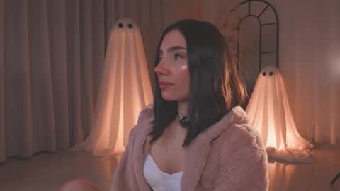 Snapshot of amyarmstrong chatting on 10.16.25 Amy Armstrong online show from 10.16.25