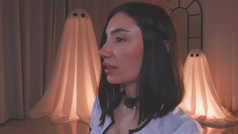 Snapshot of amyarmstrong chatting on 10.17.25 Amy Armstrong online show from 10.17.25