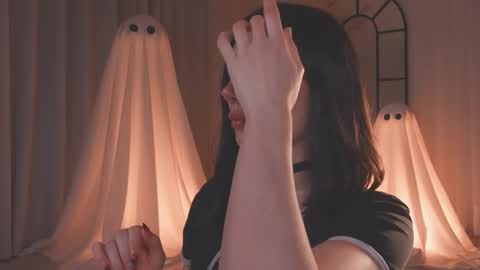 Snapshot of amyarmstrong chatting on 10.18.25 Amy Armstrong online show from 10.18.25