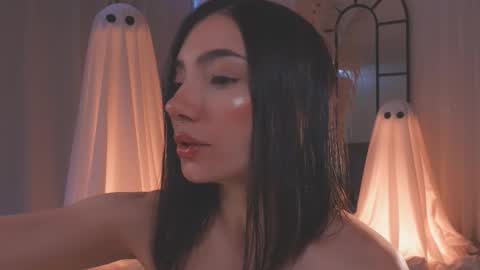 Snapshot of amyarmstrong chatting on 10.19.25 Amy Armstrong online show from 10.19.25