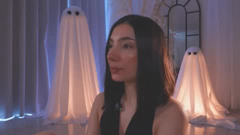 Snapshot of amyarmstrong chatting on 10.21.25 Amy Armstrong online show from 10.21.25