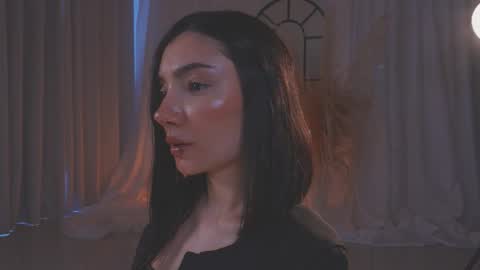 Snapshot of amyarmstrong chatting on 11.08.25 Amy Armstrong online show from 11.08.25