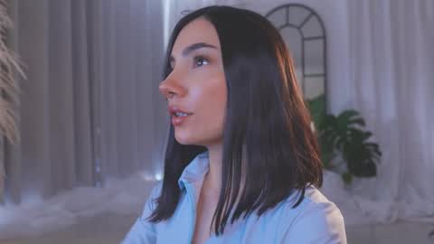 Snapshot of amyarmstrong chatting on 11.22.25 Amy Armstrong online show from 11.22.25