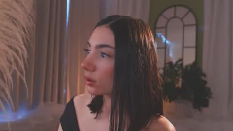 Snapshot of amyarmstrong chatting on 11.25.25 Amy Armstrong online show from 11.25.25