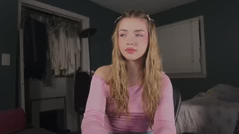 Snapshot of amyjj chatting on 09.22.25 Amy online show from 09.22.25