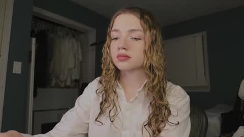 Snapshot of amyjj chatting on 11.09.25 Amy online show from 11.09.25