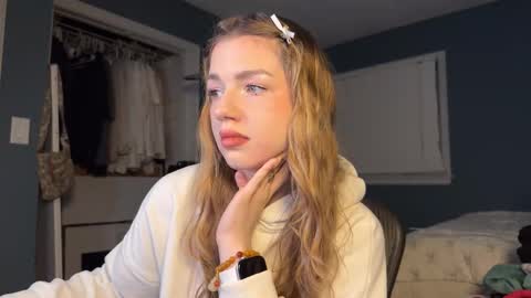 Snapshot of amyjj chatting on 11.12.25 Amy online show from 11.12.25