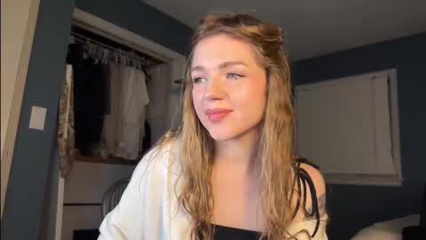 Snapshot of amyjj chatting on 11.17.25 Amy online show from 11.17.25