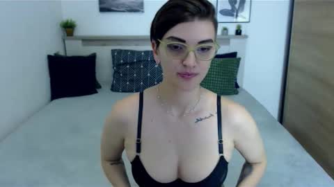 Snapshot of amylexy chatting on 10.04.25 Hi there guys  My pleasure in your hands  pvt is open online show from 10.04.25