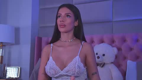 Snapshot of amyra_moon chatting on 10.10.25 Amyra online show from 10.10.25