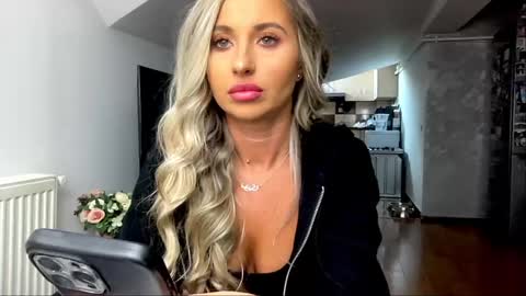 amyroberta92 online show from 01.13.25