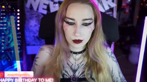 Snapshot of amywhitenessxx chatting on 01.01.25 Amy switch Goddess divine Mistress online show from 01.01.25