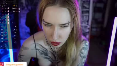Snapshot of amywhitenessxx chatting on 03.02.25 Amy switch Goddess divine Mistress online show from 03.02.25