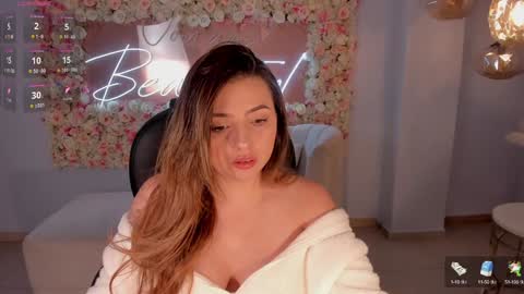 Snapshot of amywoods chatting on 12.24.24    online show from 12.24.24