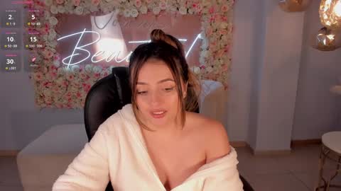Snapshot of amywoods chatting on 12.24.24    online show from 12.24.24