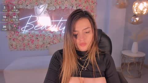 Snapshot of amywoods chatting on 12.28.24    online show from 12.28.24
