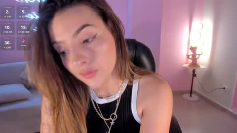 Snapshot of amywoods chatting on 12.28.24    online show from 12.28.24
