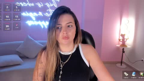 Snapshot of amywoods chatting on 12.29.24    online show from 12.29.24