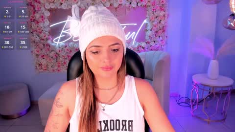 Snapshot of amywoods chatting on 01.11.25    online show from 01.11.25