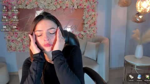 Snapshot of amywoods chatting on 01.15.25    online show from 01.15.25