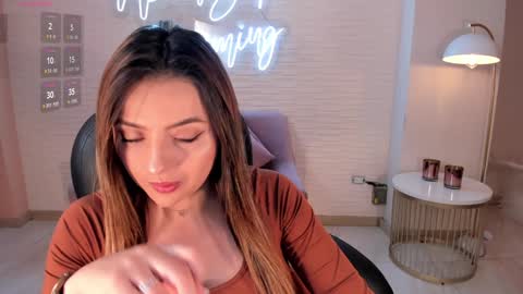 Snapshot of amywoods chatting on 01.25.25    online show from 01.25.25
