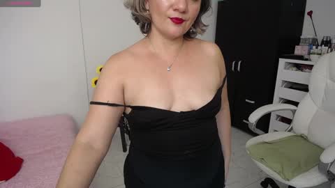 Snapshot of ana_hotmilf chatting on 12.02.24  Ana  online show from 12.02.24