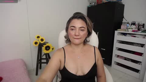 Snapshot of ana_hotmilf chatting on 12.04.24  Ana  online show from 12.04.24